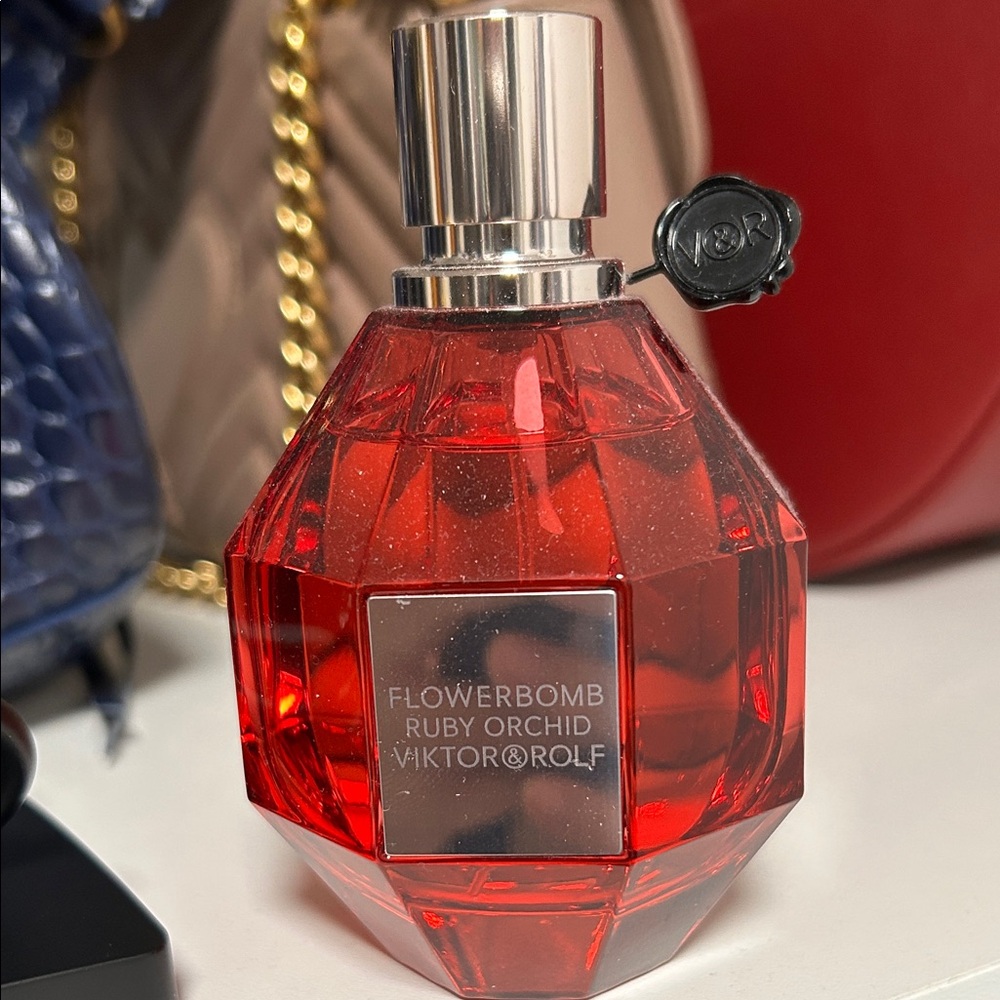 Viktor & Rolf Flowerbomb Ruby Orchid Red Faceted Bottle